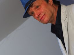 Künstler helfen Kinder - Mit Musik zur Menschlichkeit